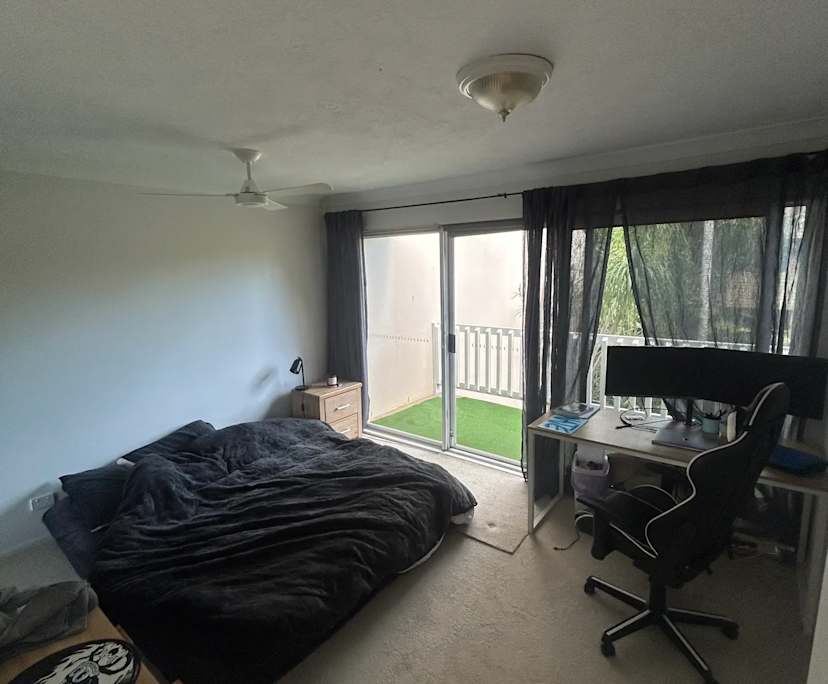 Unfurnished room with ensuite in a flatshare