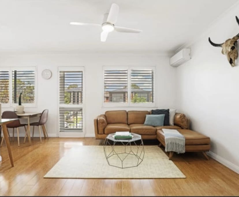 Furnished room in a flatshare