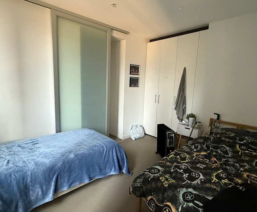 Furnished room in a flatshare