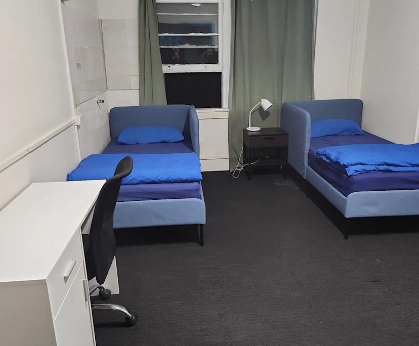Furnished room in a flatshare