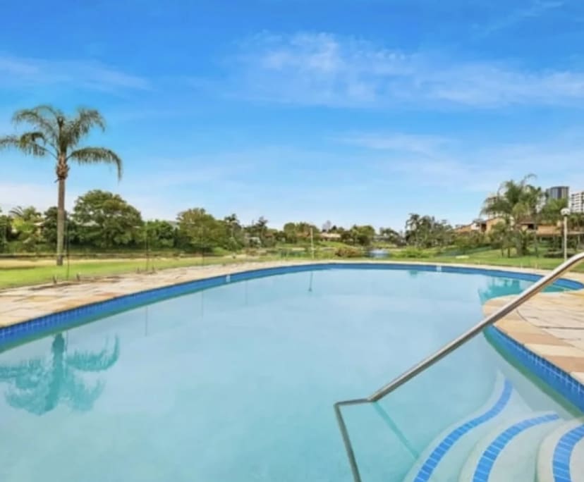 $350, Share-house, 3 bathrooms, Mermaid Waters QLD 4218