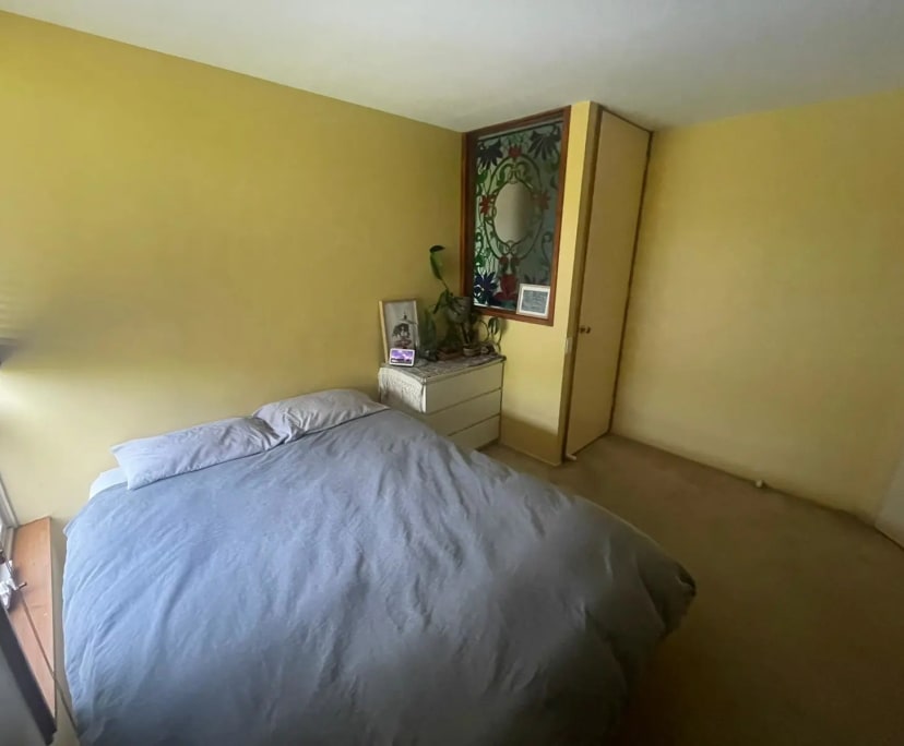 Unfurnished room in a flatshare