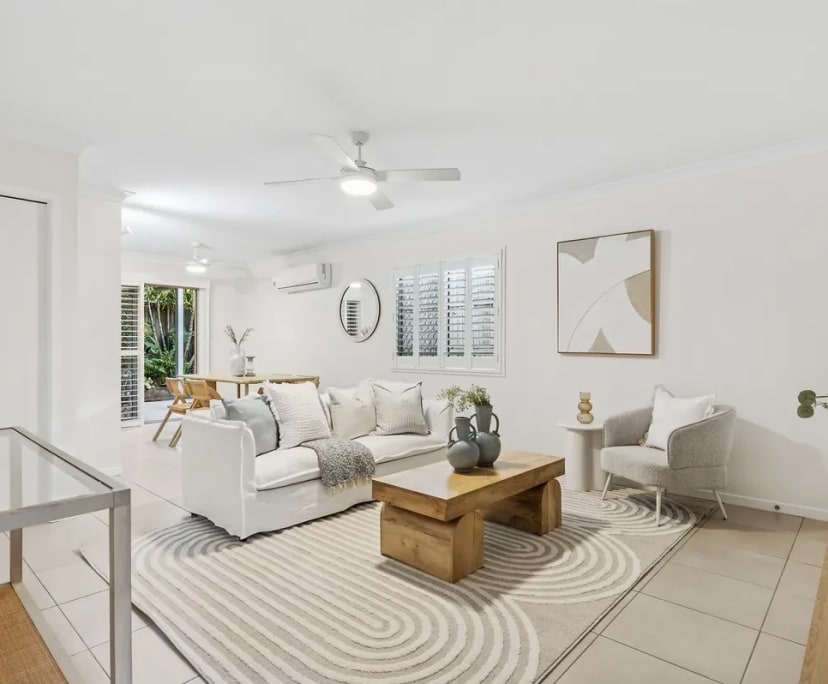 Furnished room in a flatshare