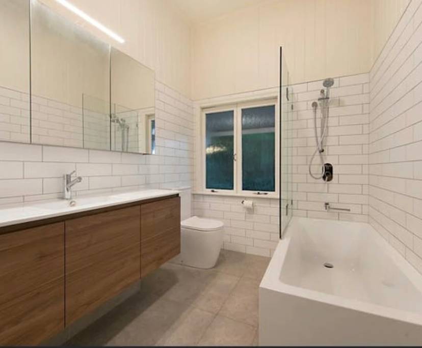 $330, Share-house, 3 bathrooms, Bulimba QLD 4171