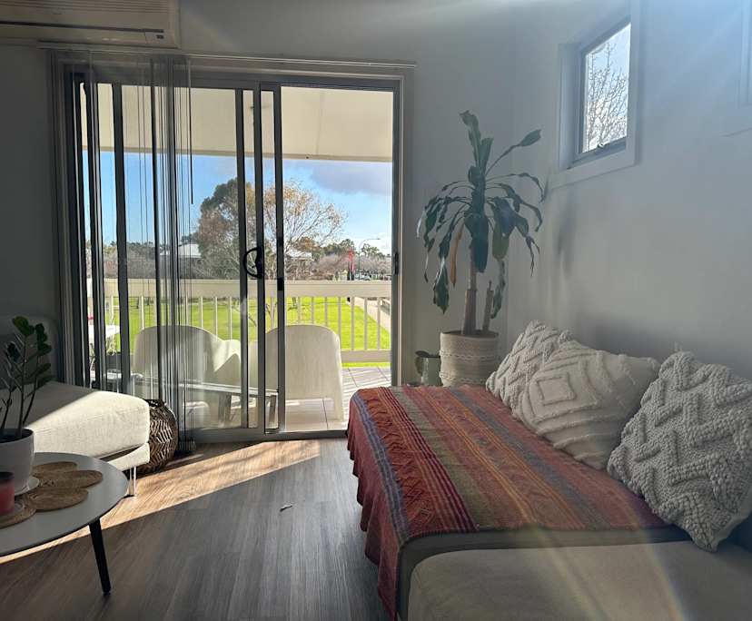 Furnished room in a flatshare