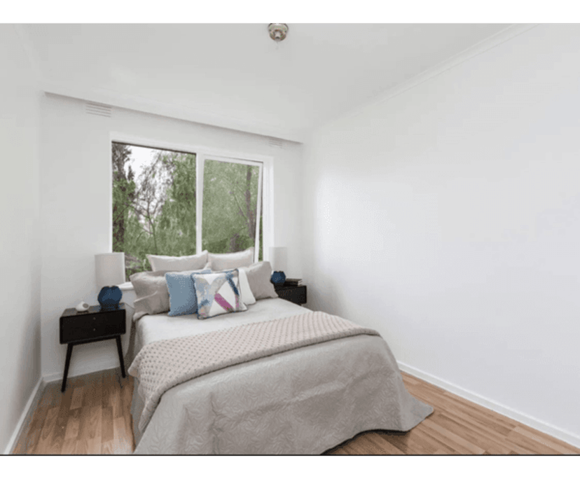 Unfurnished room in a flatshare