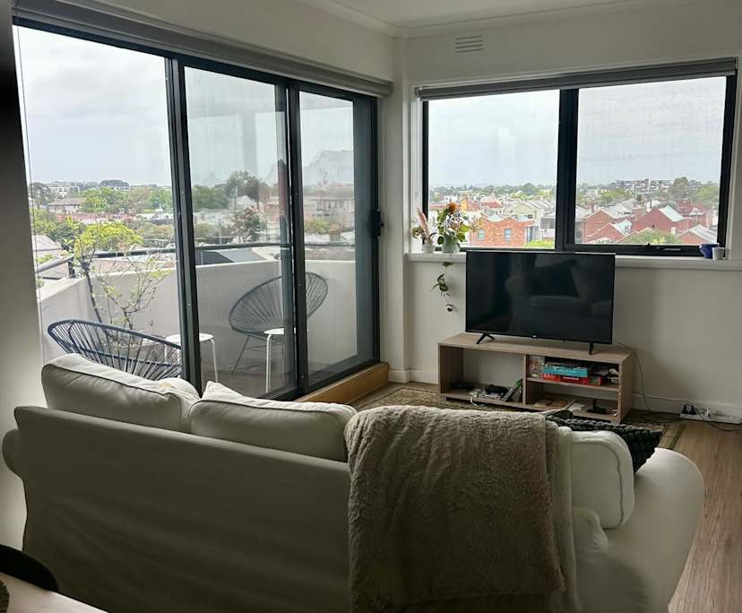 Unfurnished room in a flatshare