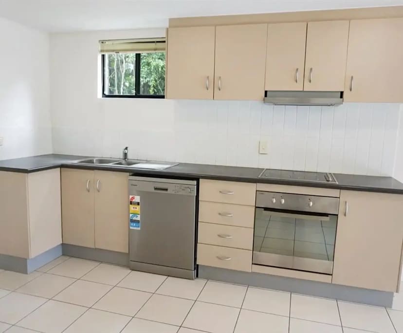 $340, Flatshare, 2 bathrooms, Parramatta Park QLD 4870
