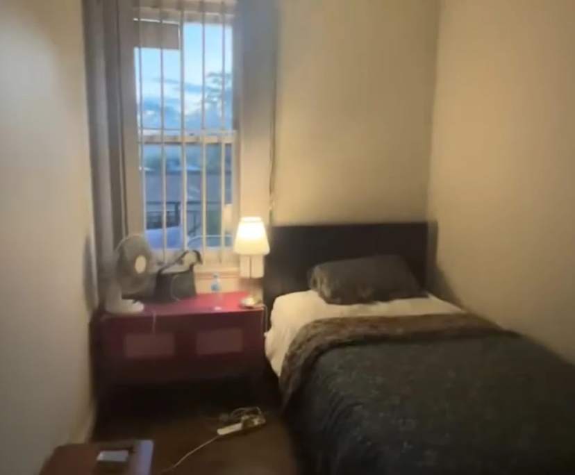 Room in a share house