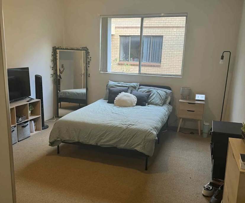 Unfurnished room in a flatshare
