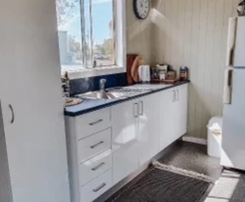 Granny Flat for Rent in Dubbo, NSW 300, Furnished,