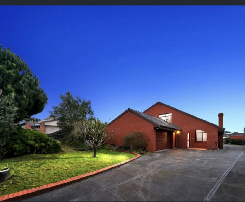 Room for Rent in Hampton Park, Melbourne 295, Fur...