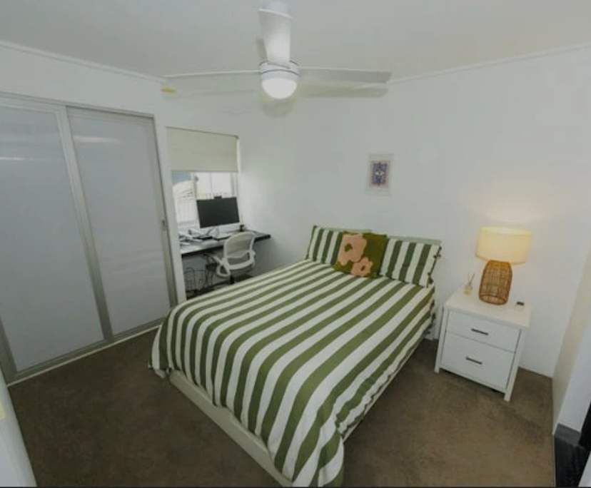 Furnished room in a share house