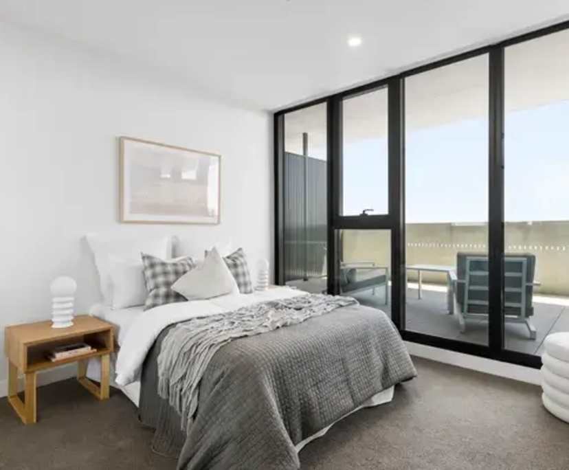 Unfurnished room with own bathroom