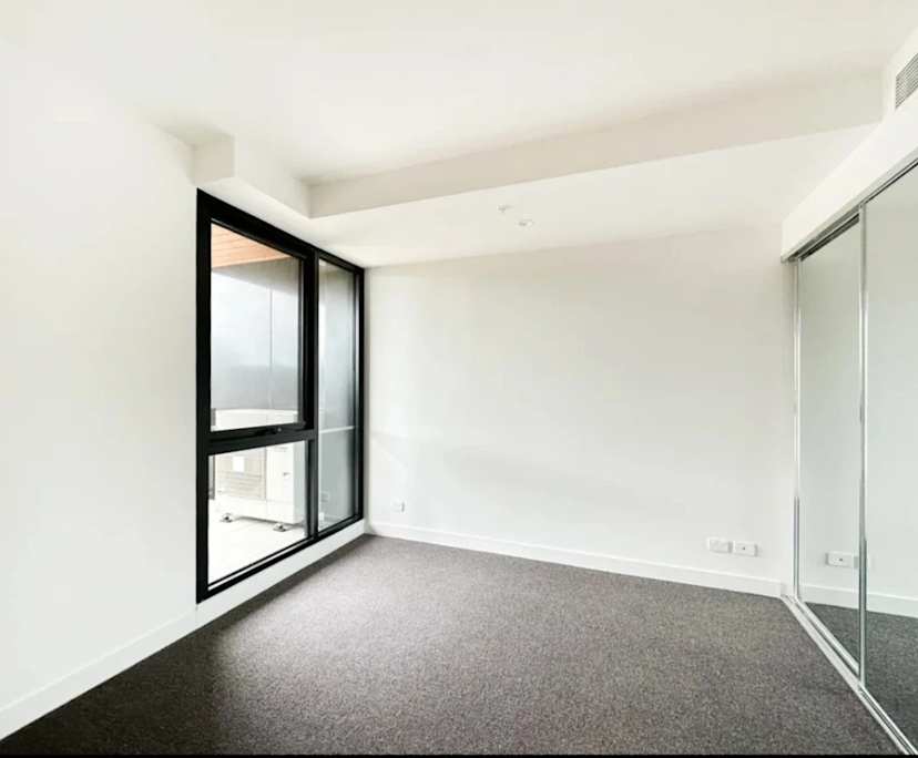 Unfurnished room with own bathroom