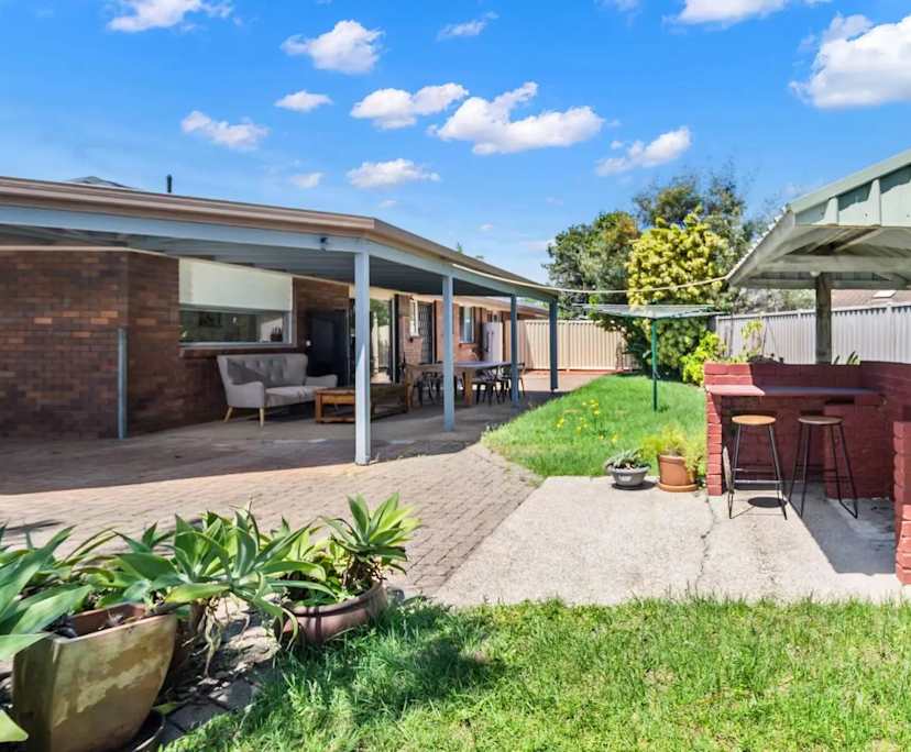 Whole property with 3 rooms for rent