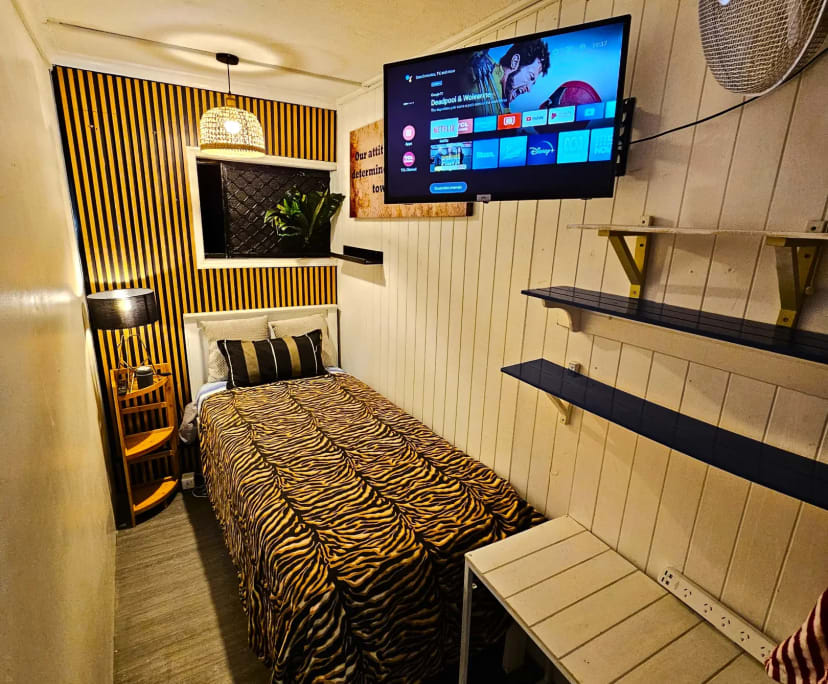 Furnished room in a flatshare
