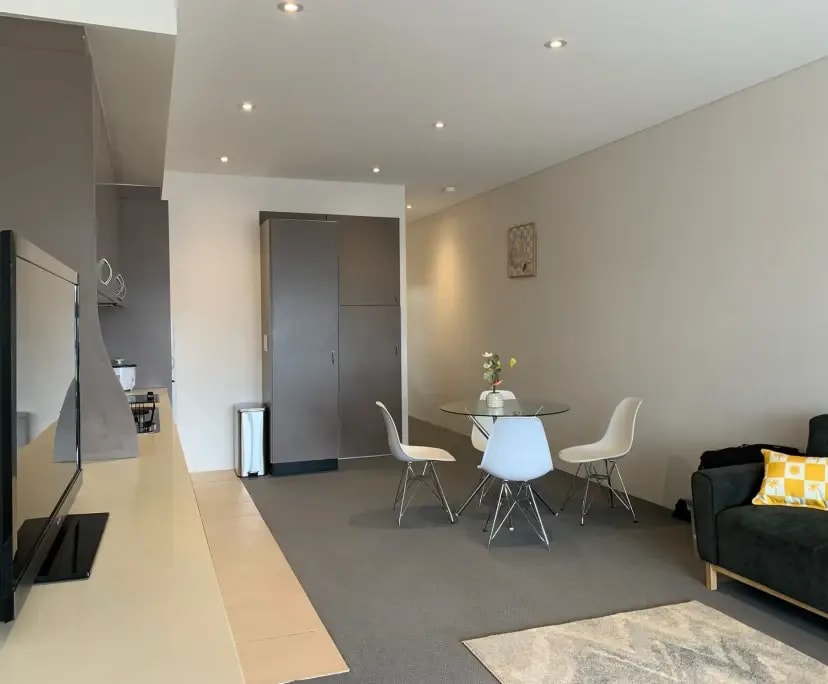 $300, Flatshare, 2 bathrooms, Chippendale NSW 2008