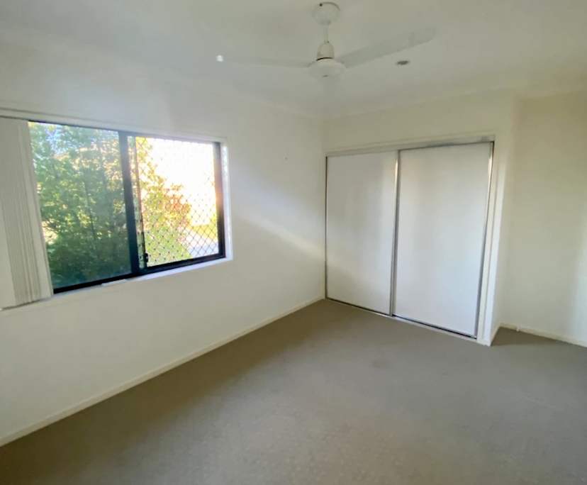 Room in a share house