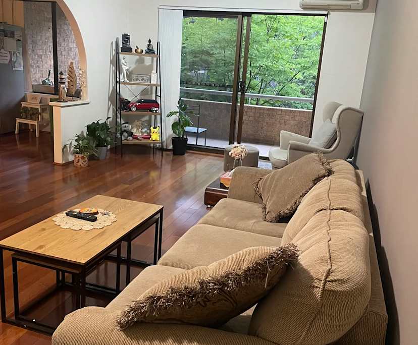 Furnished room in a flatshare