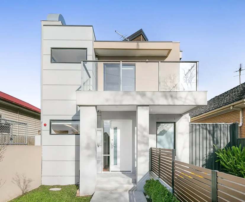 Whole property with 1 room for rent