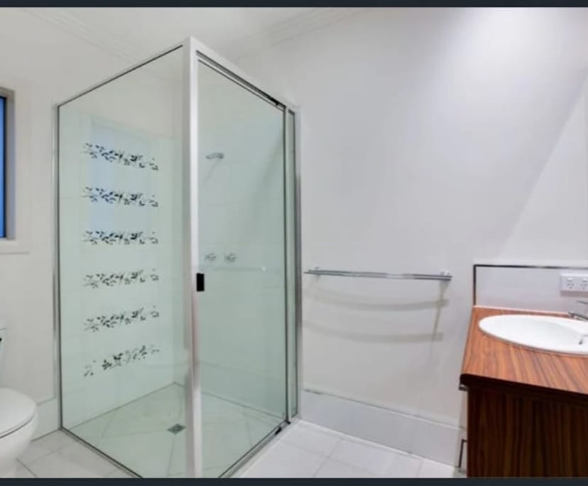 $350-450, Student-accommodation, 3 rooms, Redlynch QLD 4870, Redlynch QLD 4870