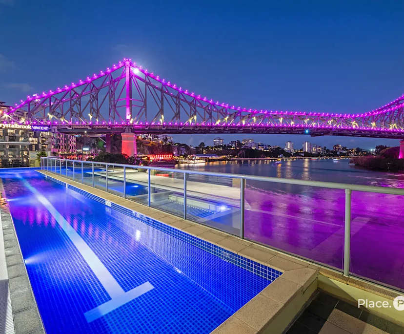 Furnished room with ensuite in a flatshare