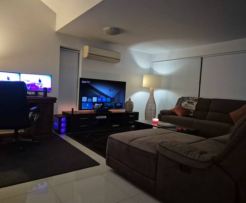 Furnished room in a flatshare