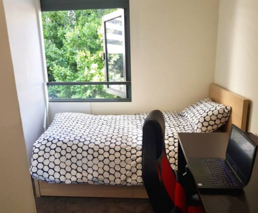 Furnished room in a flatshare