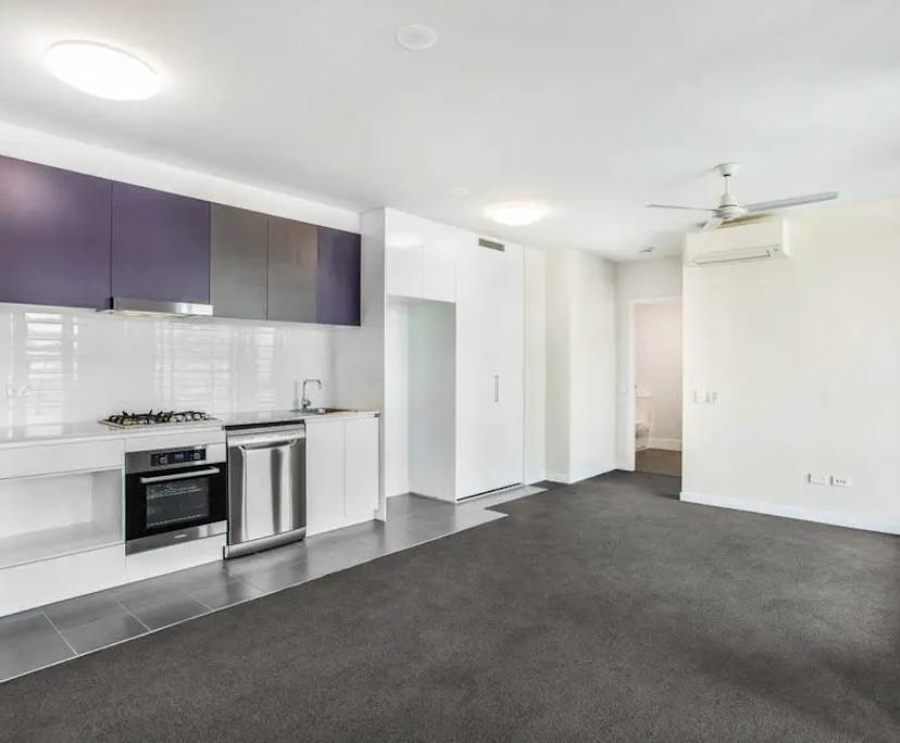 Unfurnished room with own bathroom