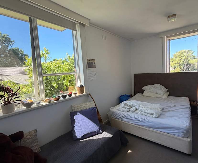 Furnished room in a flatshare