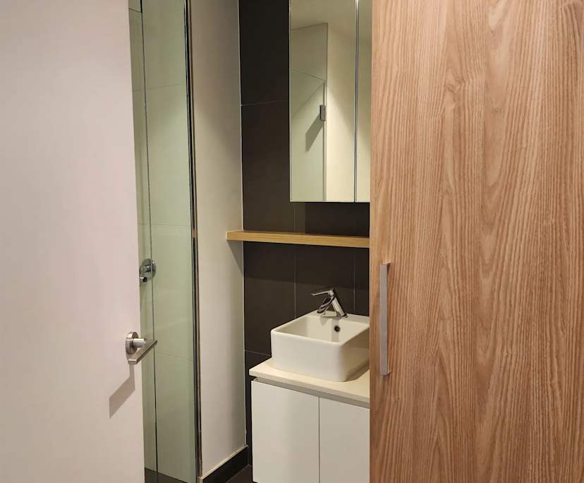 $800, Whole-property, 2 bathrooms, Melbourne VIC 3000