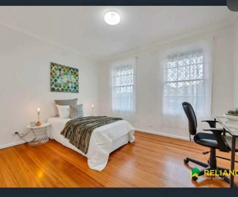 Room in a share house