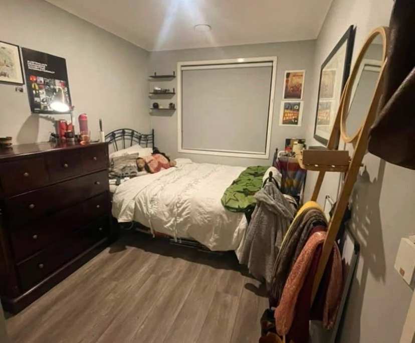 Room in a share house