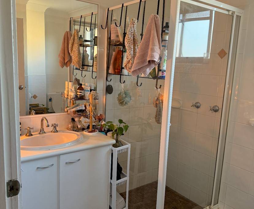 $375, Flatshare, 2 bathrooms, Mermaid Waters QLD 4218