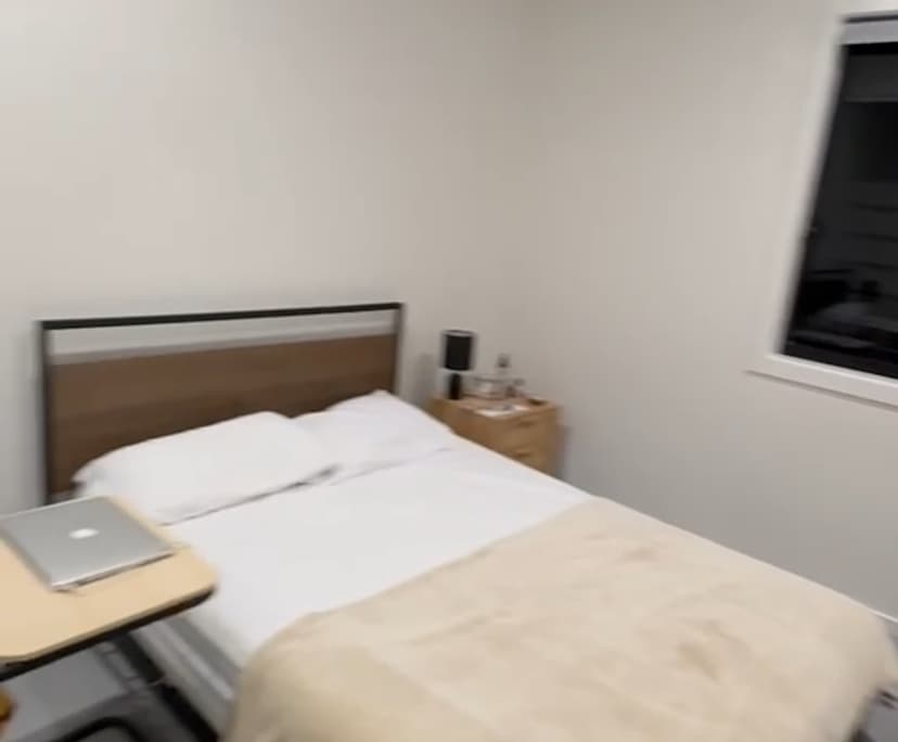 Room in a share house
