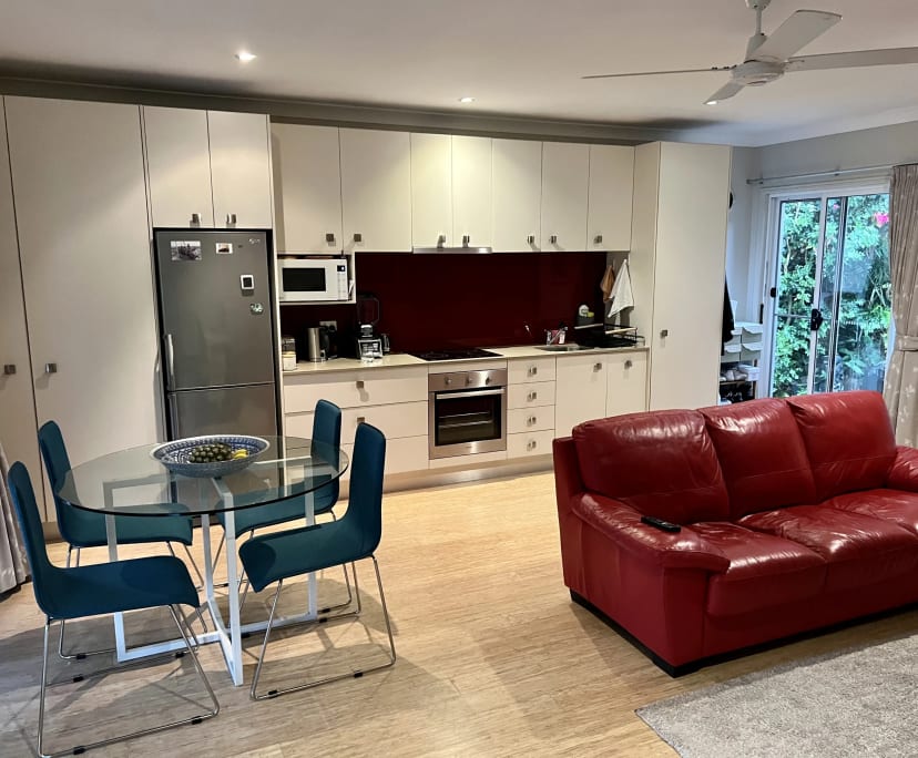 Granny Flat for Rent in Southport, Gold Coast 550...