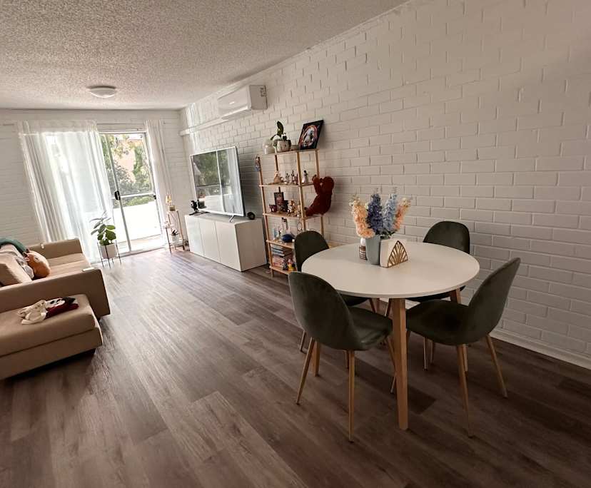 Furnished room in a flatshare