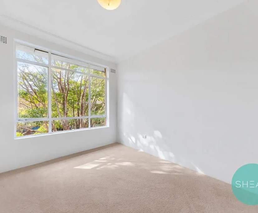 Unfurnished room in a flatshare
