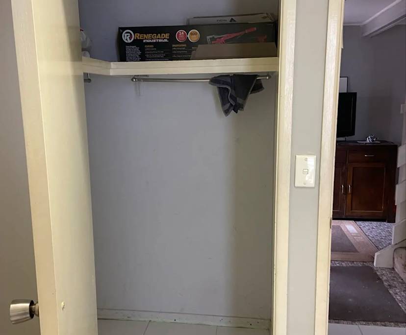 Room in a share house