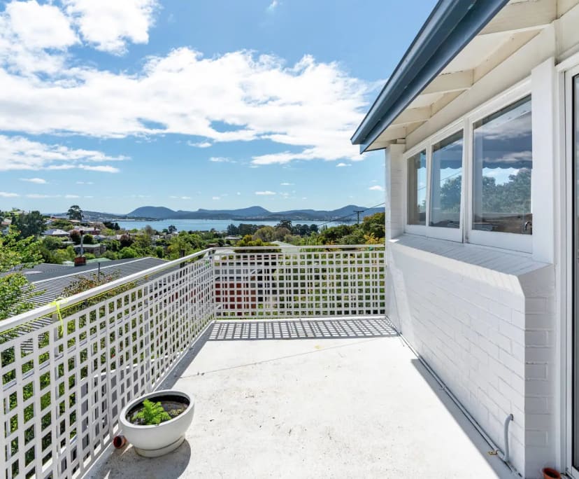 Room for Rent in Sandy Bay, Hobart 220, Furnished...