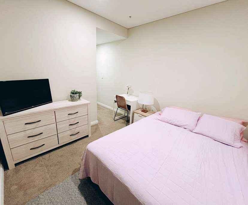 Furnished room in a flatshare