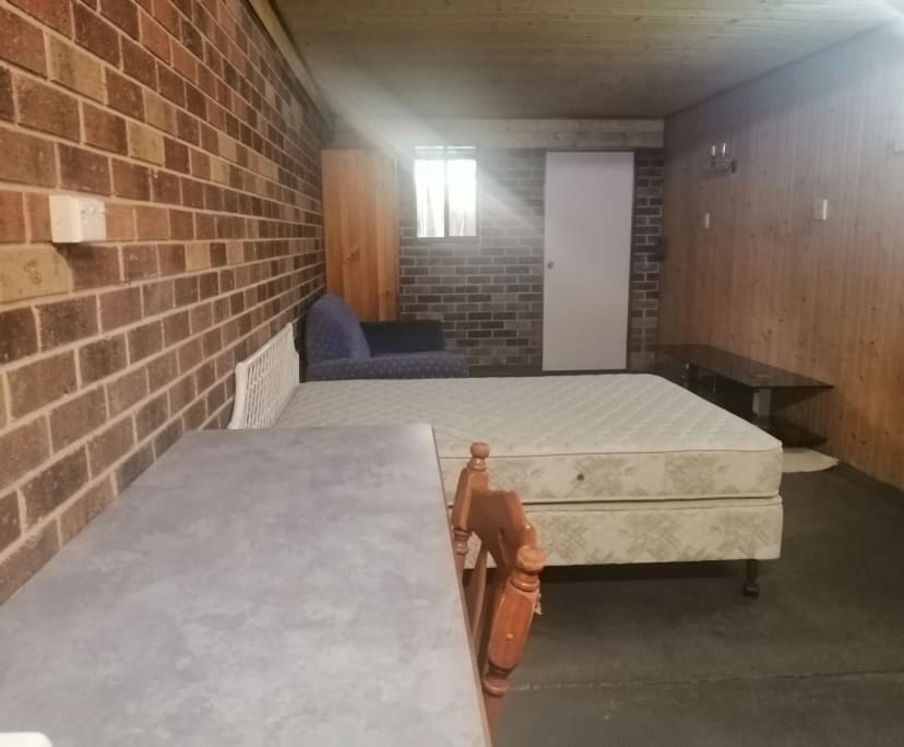 Furnished room with ensuite in a flatshare