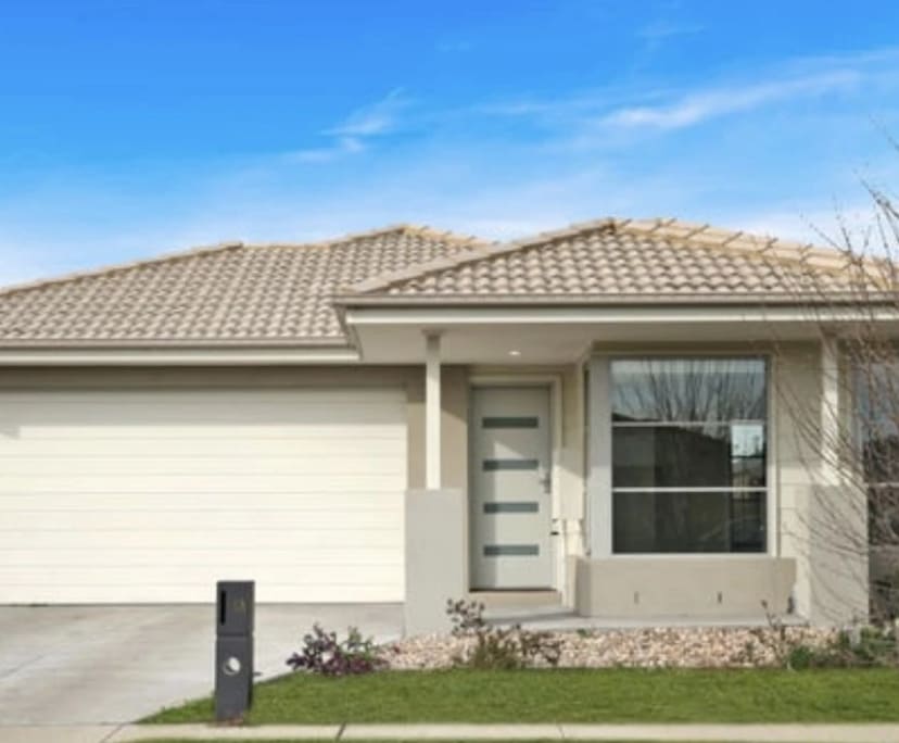 Room for Rent in Donnybrook, Melbourne 250, Furni...