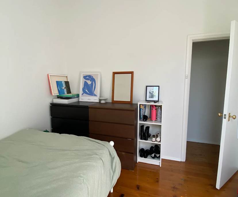 Furnished room in a flatshare