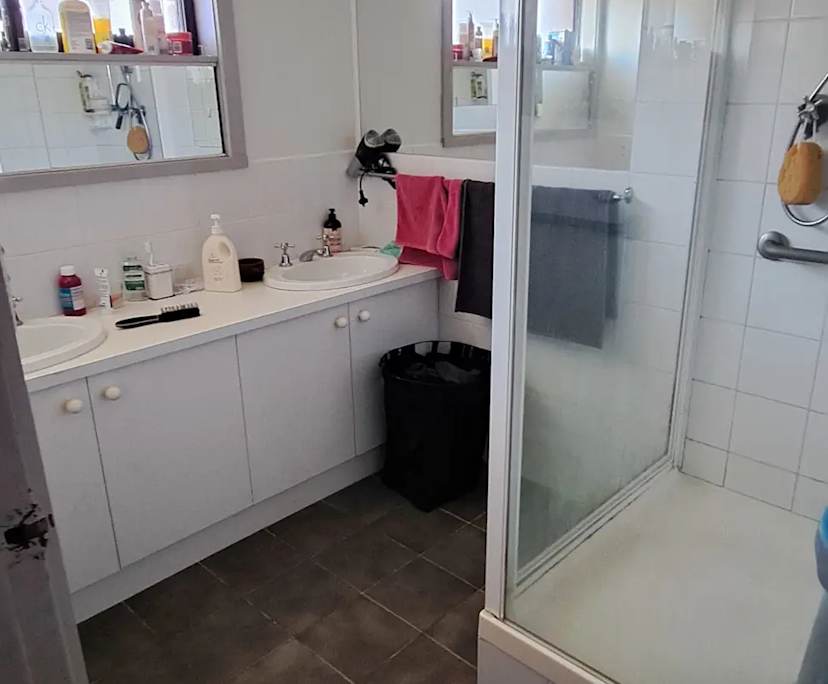 $220, Share-house, 3 bathrooms, Melton VIC 3337