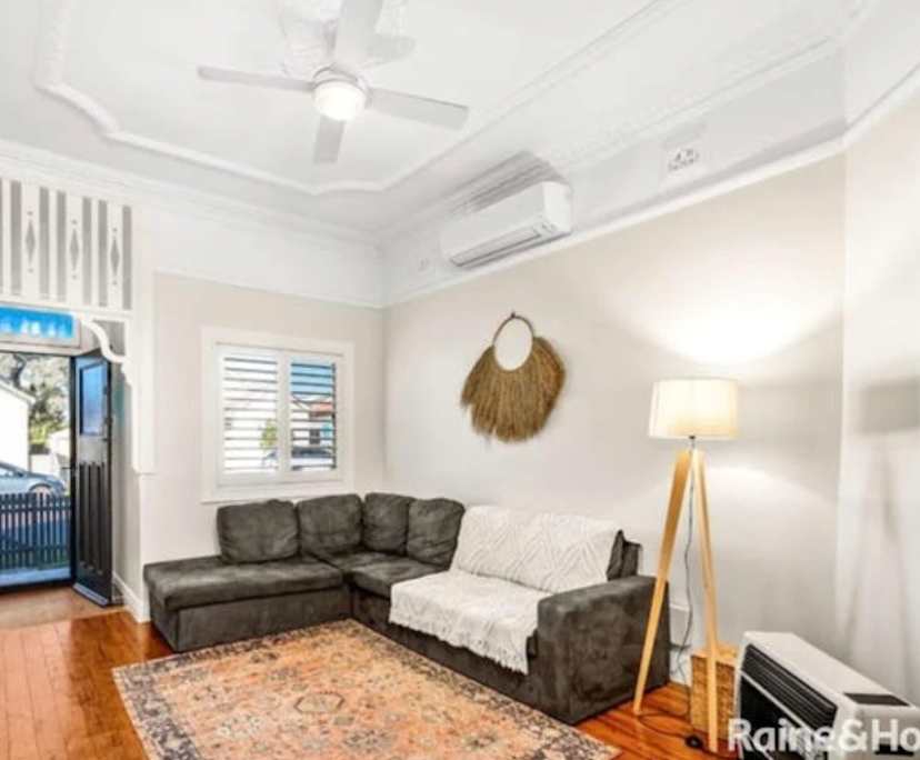Room in a share house