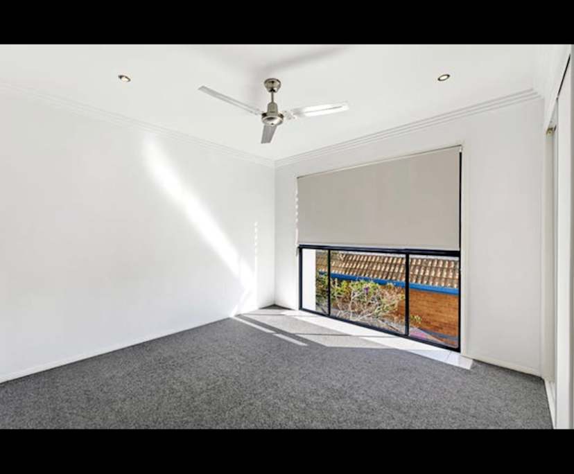 Unfurnished room in a flatshare