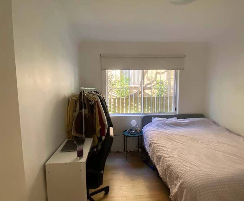 Furnished room in a flatshare
