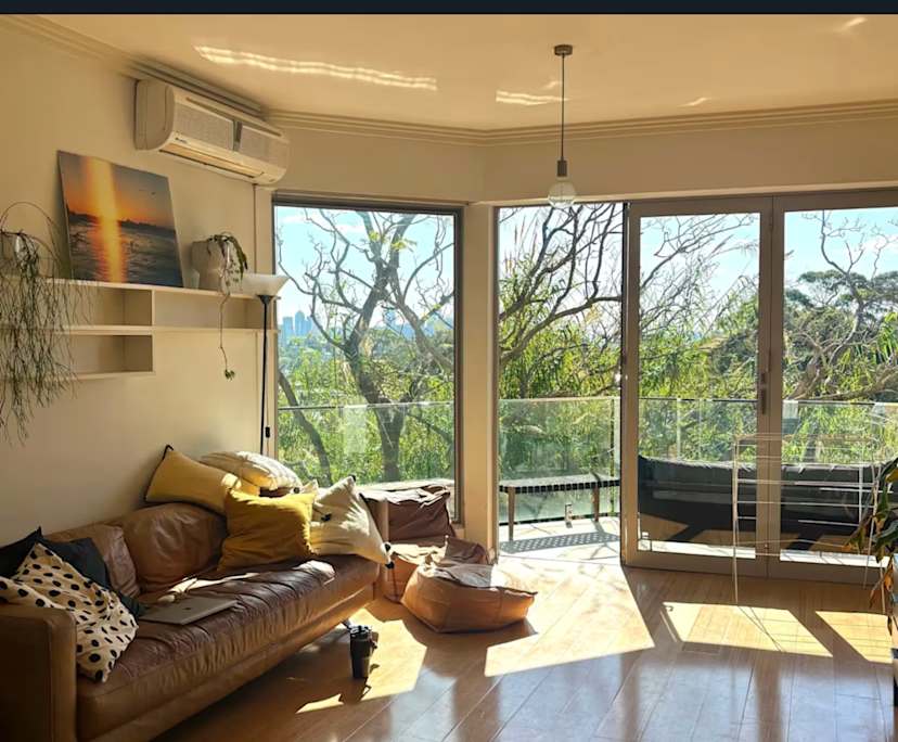Furnished room with ensuite in a flatshare